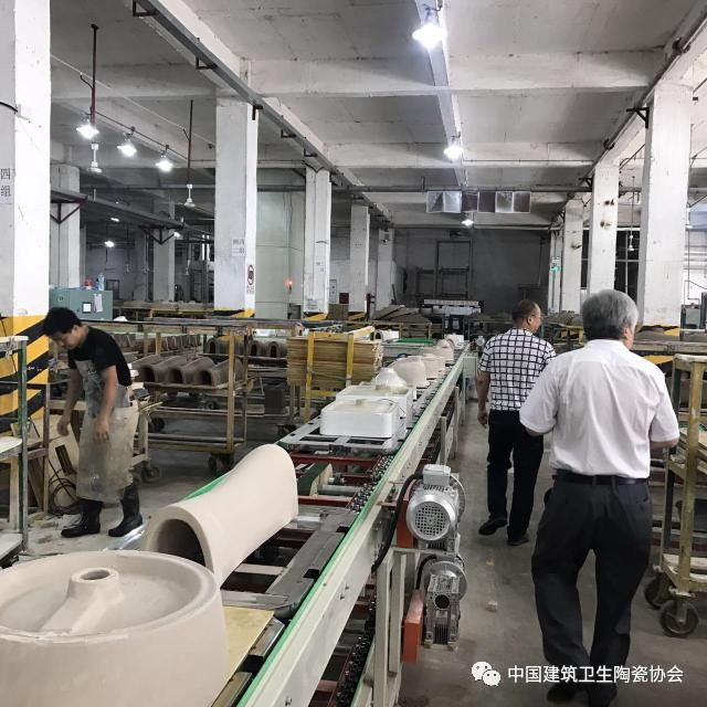 走进乐华集团丨中国建筑卫生陶瓷协会卫浴分会领导到佛山安华陶瓷洁具进行考察